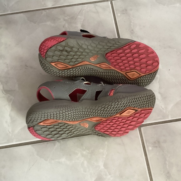 The north face grey and pink Sandals, US size 3.0 - Picture 3 of 4